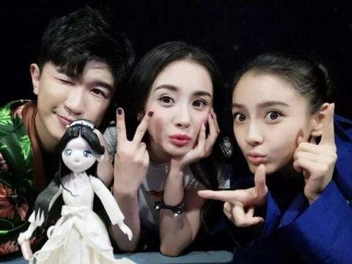 疯狂爆料娱乐圈百度云,揭秘明星幕后故事与幕后黑幕  第1张